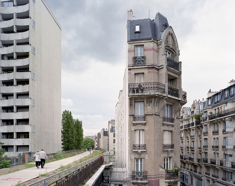 Illustration for article titled The Overgrown, Disused Railway That Still Runs Around Paris